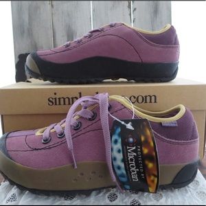 NWT Simple brand sneakers Women’s size 8.5